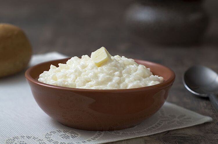 Rice porridge in milk for fasting days with gout