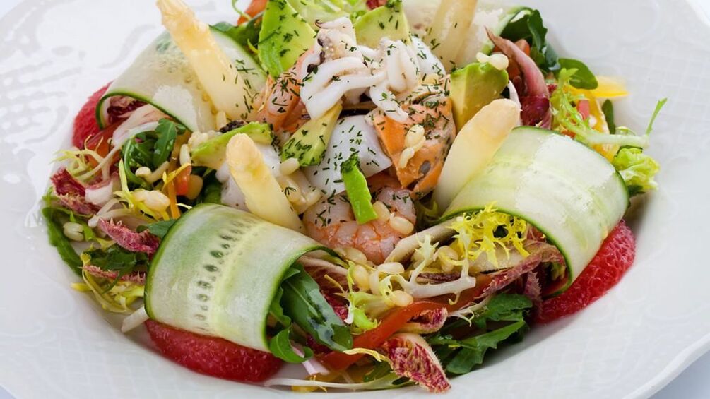 When following the Alternation phase of the Dukan diet, it is recommended to eat a seafood salad